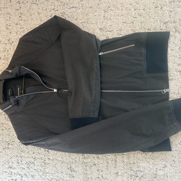 Mackage M women’s vintage vibe y2K bomber size 38 (M) good condition women’s. - Picture 13 of 15